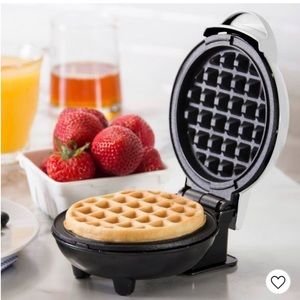 *NEW* Dash Mini Waffle Maker